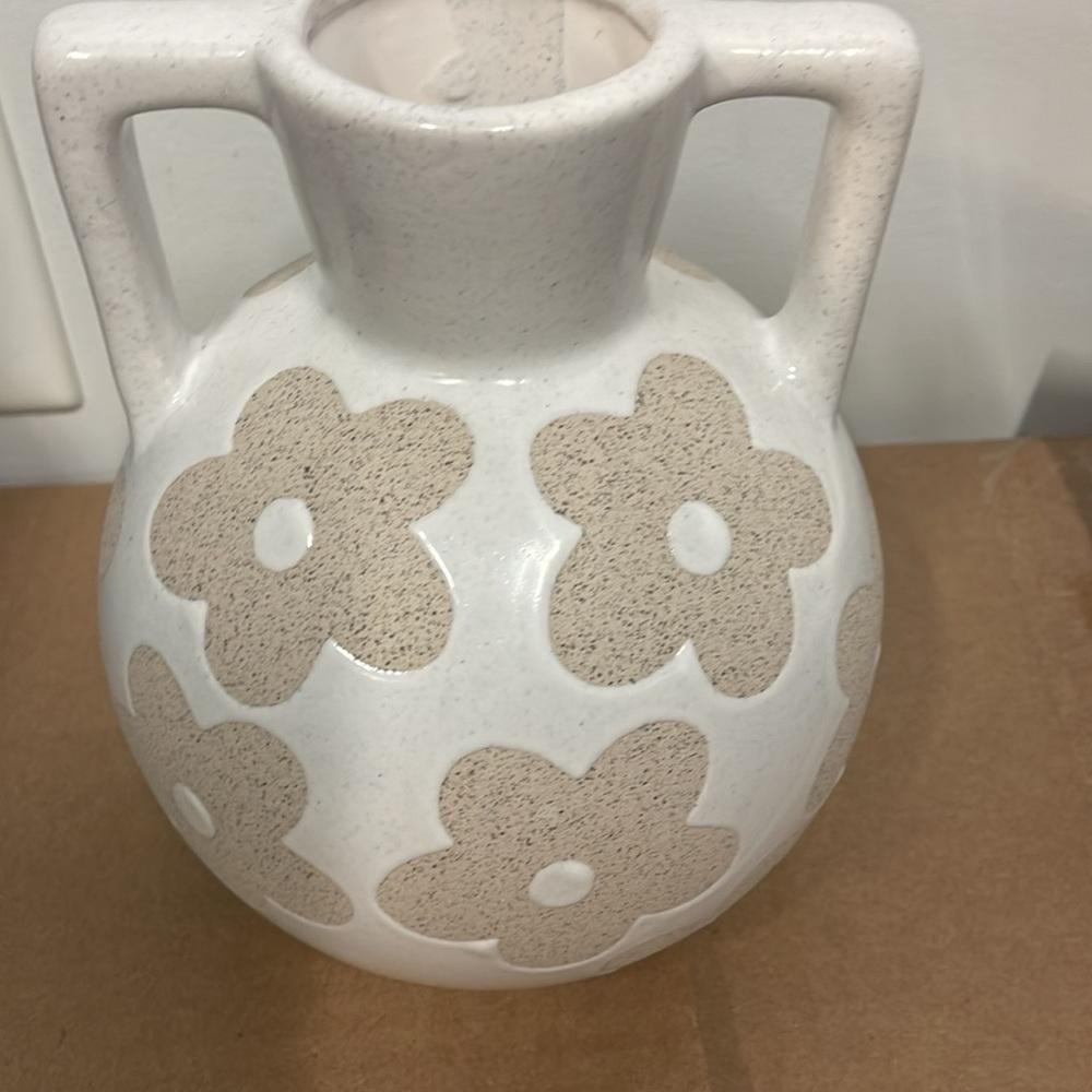 Sturdy adorable ceramic sand flower cream beige neutral off white round vase - Picture 7 of 11